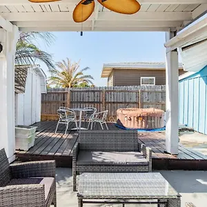 Peaceful Lydia Hide-o-way - Unwind Near Beach, Breakfast, & Go-karts! Holiday home Panama City Beach